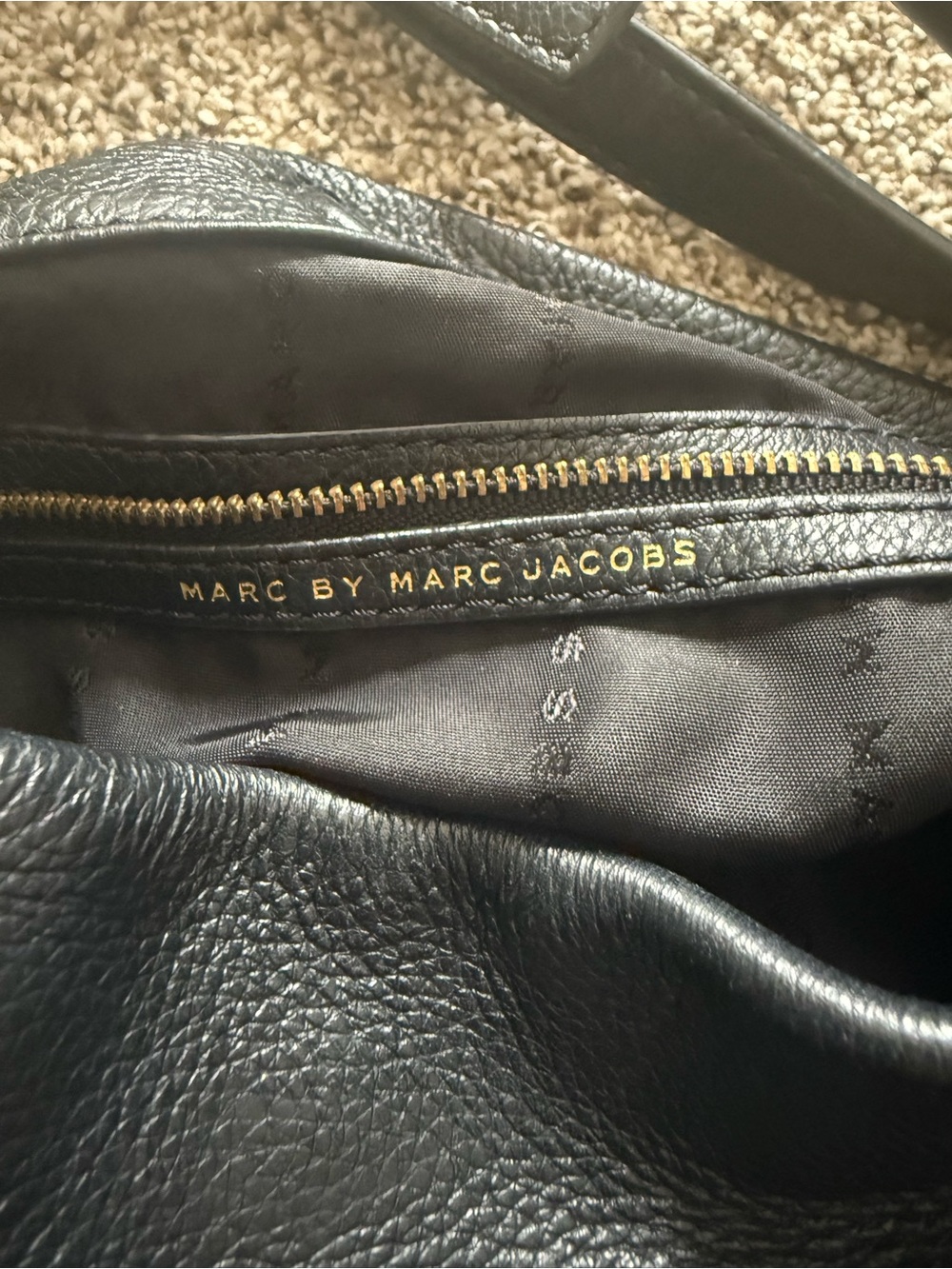 Marc Jacobs "Too Hot to Handle" - Picture 3 of 8